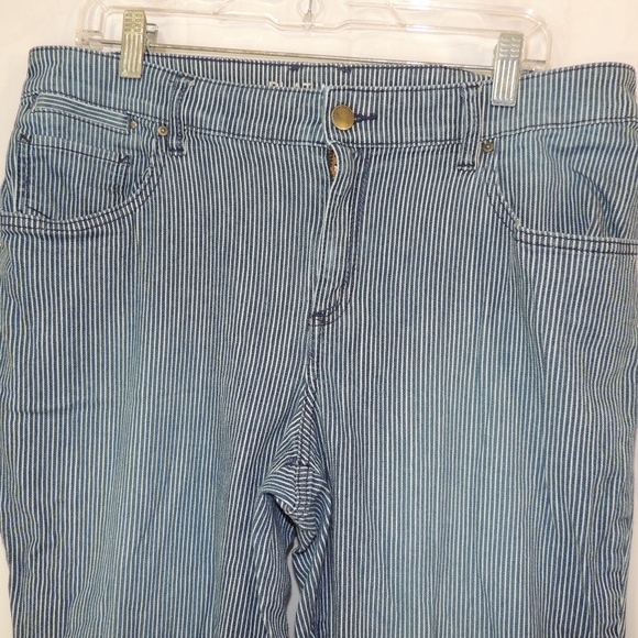 CHICO"S SKINNY JEANS. SIZE 2 (12)🔴 - Picture 4 of 7